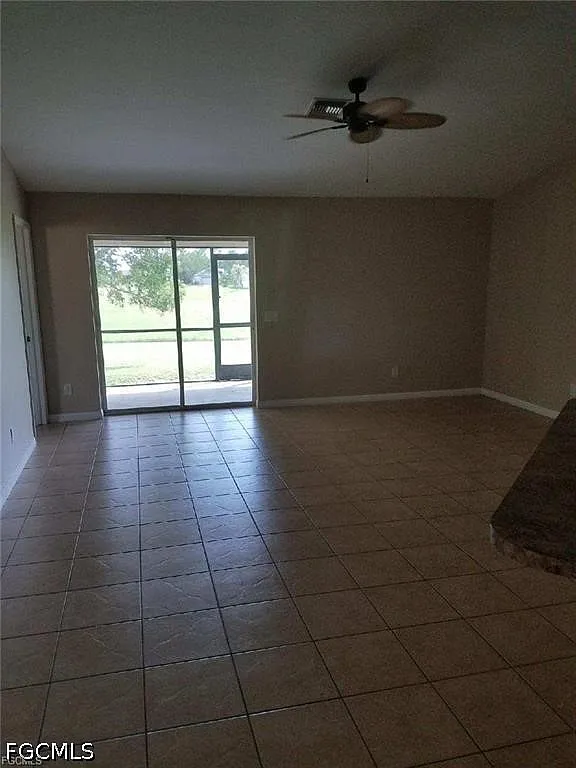 3 bed, 2.0 bath, 1124 sqft, $1,900 — Photo 2
