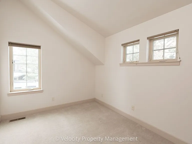 2469 NW Sacagawea Ln — Photo 20