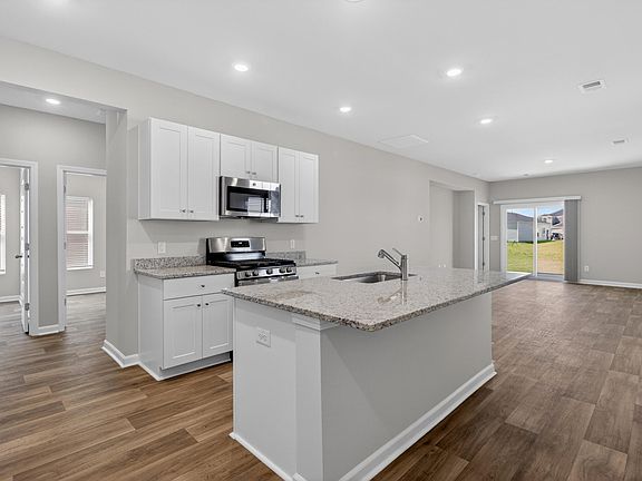4th image of 364 Pine Crest View Dr