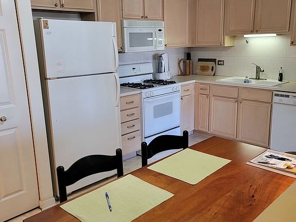 4th image of 7071 W Touhy Ave APT 410