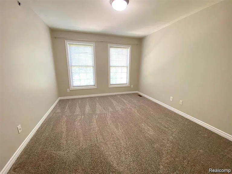 215 S Village Way — Photo 30