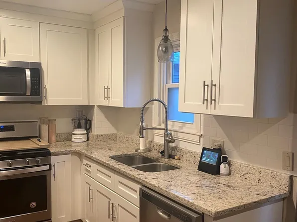 362 Carpenter St APT 2, Providence, RI 02909