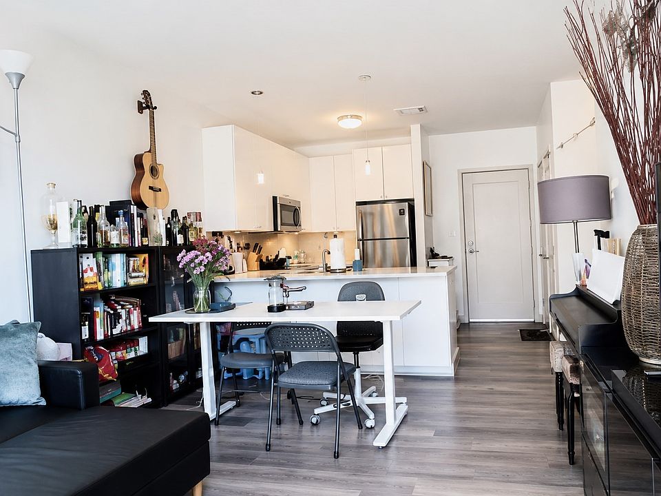 1st image of 180 Telford St #206