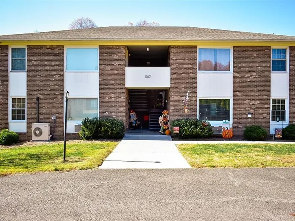 1707 N Main St APT 2, Mount Airy, NC 27030