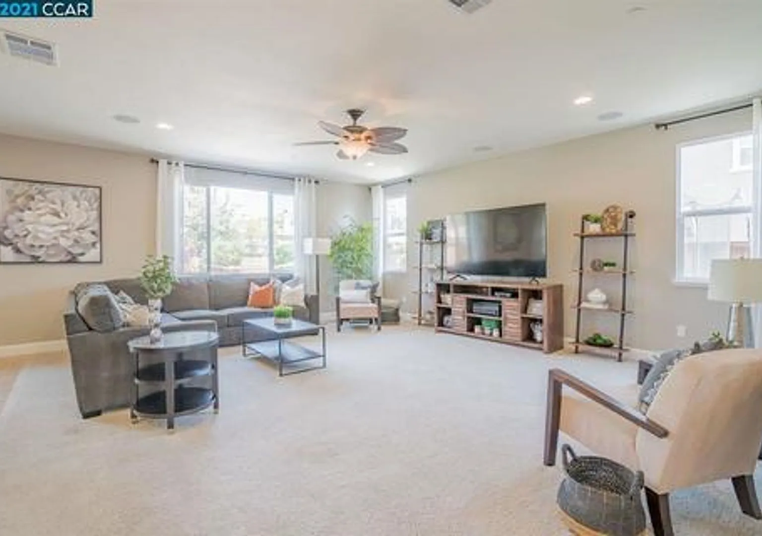 Privacy, Space & the Brentwood Lifestyle Welcome to Carmel Estates — Photo 4
