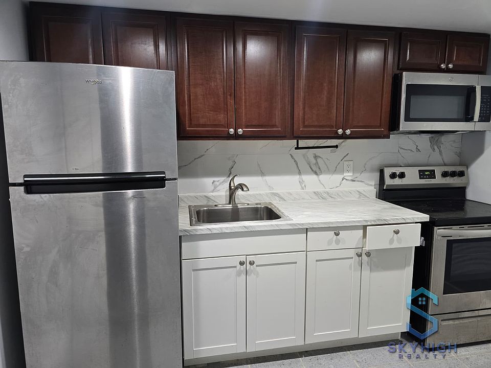 1st image of 552 Hinsdale St