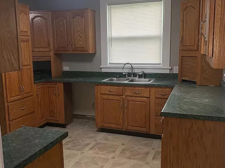 312 Locust Ave — Photo 2