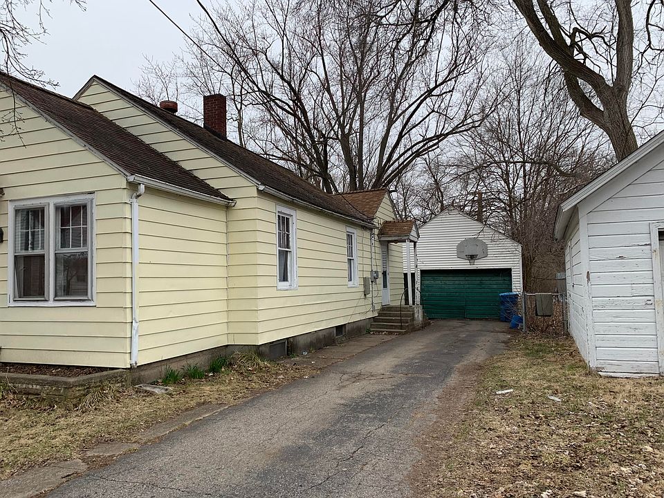 2nd image of 113 Pierson St