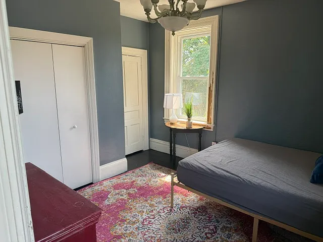 2 bed, 1.5 bath, 2200 sqft, $1,100 — Photo 2