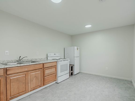 3rd image of 126 Winslow St #4