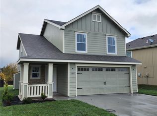 1605 Bluestem Dr, Ottawa, KS 66067