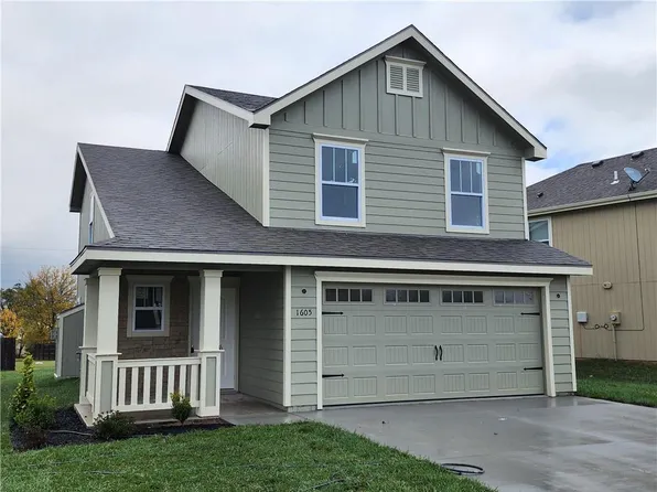 1605 Bluestem Dr, Ottawa, KS 66067