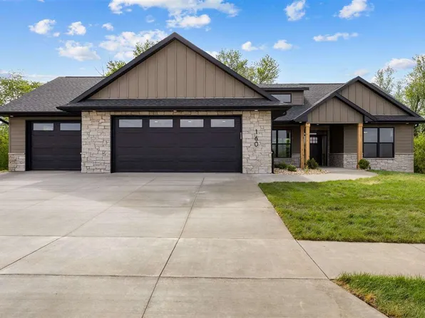 160 Pleasant Hill Dr NE, Swisher, IA 52338
