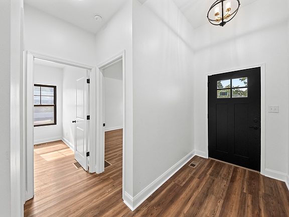 4th image of 409 Poplar St