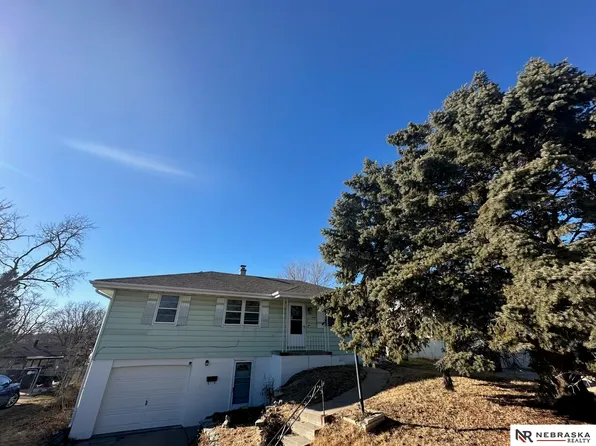 5548 N 61st St, Omaha, NE 68104