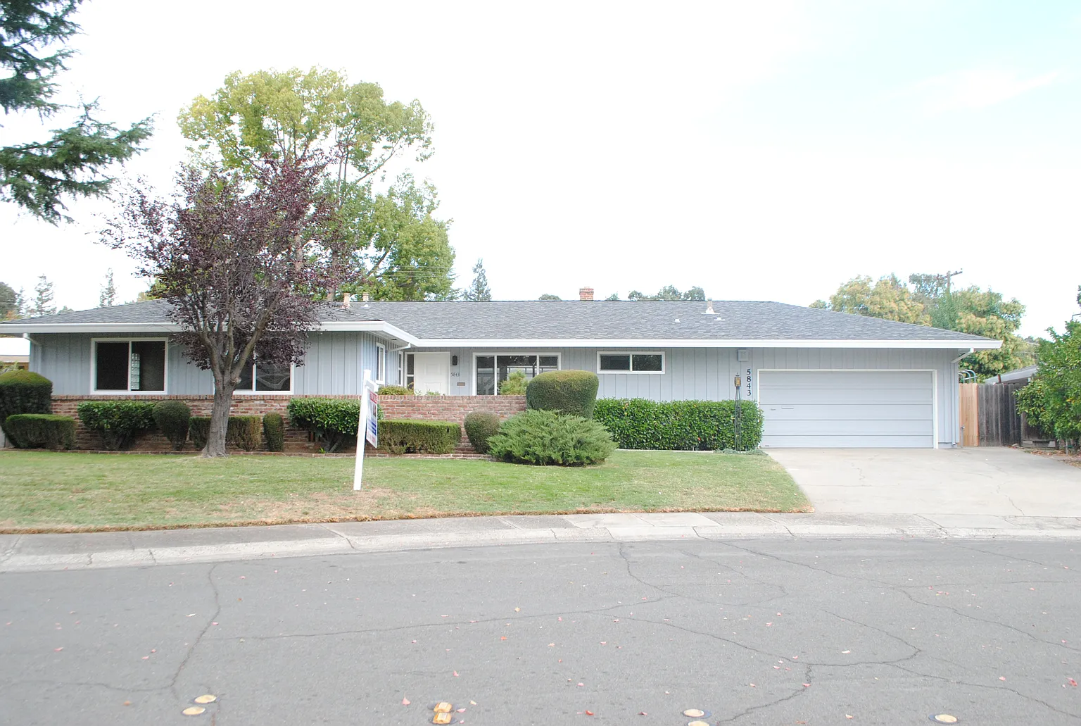 5843 Annrud Way photo 1
