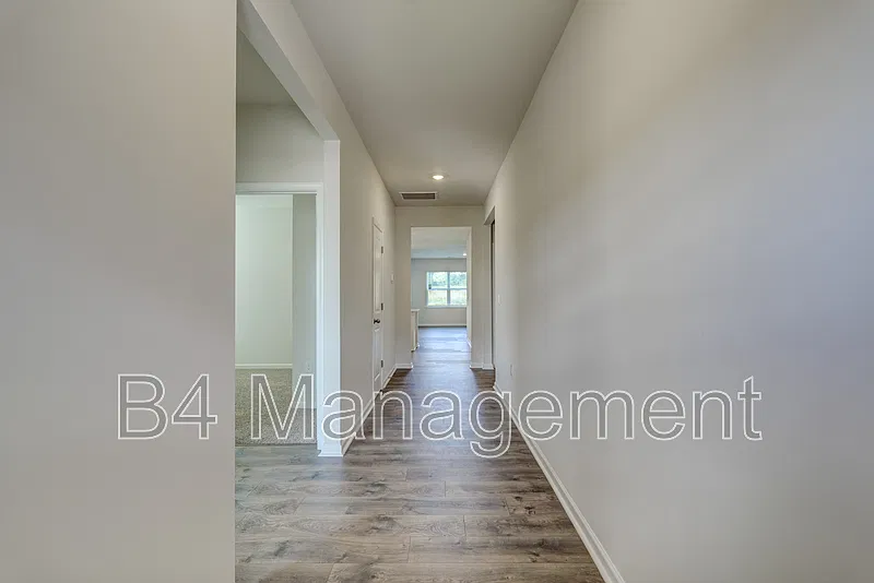 4 bed, 2.0 bath, 1764 sqft, $2,300 — Photo 4