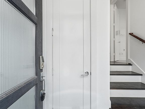 3rd image of 1155 W 17th St