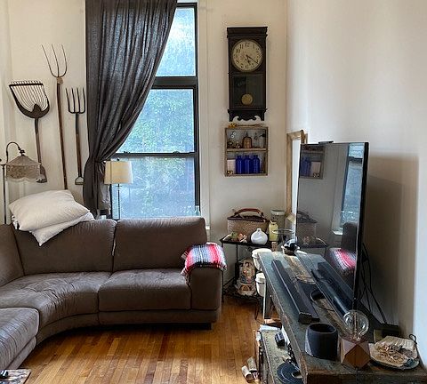 2nd image of 20 Sidney Pl APT 1D