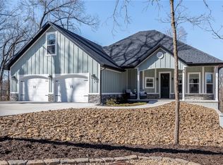 3 Greenlaw Ln, Bella Vista, AR 72715