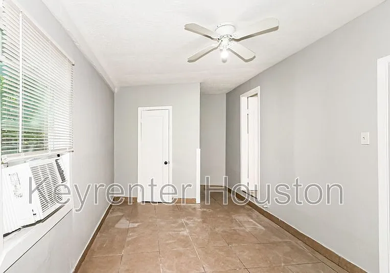 4610 Schroeder St #2 — Photo 7