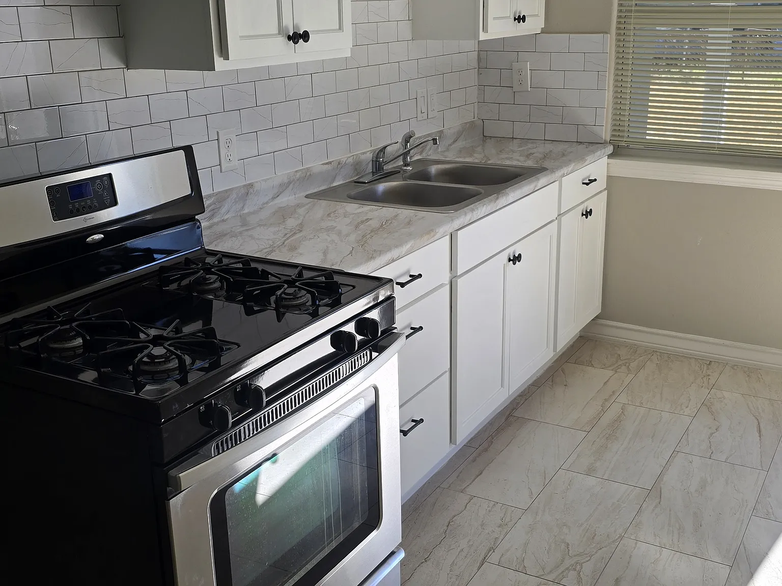 2 bed, 900 sqft, $1,250 — Photo 2