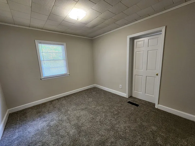 400 Roxie Ave — Photo 17