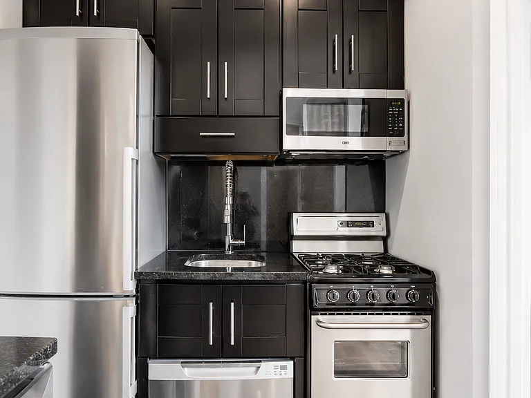 246 Mott St #21 — Photo 5