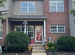 604 Clayton Cir, Sycamore, IL 60178