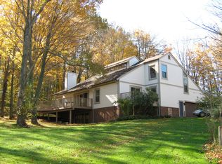 11253 Lake Forest Dr, Chesterland, OH 44026