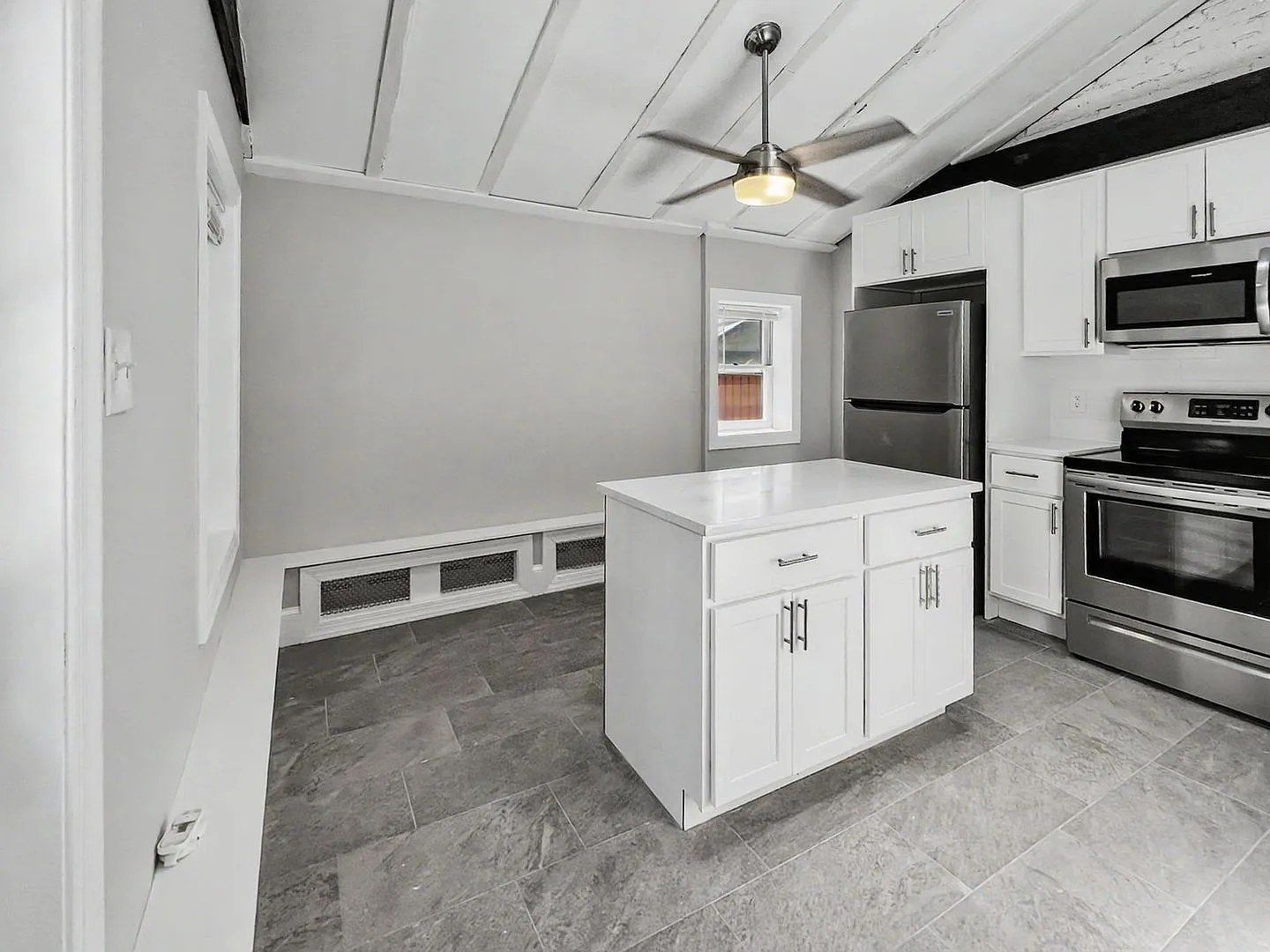 130 E Chestnut Street — Photo 4