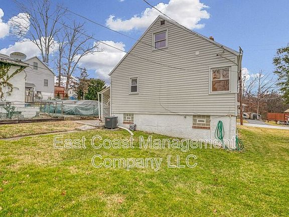 5th image of 9616 Mason Ave