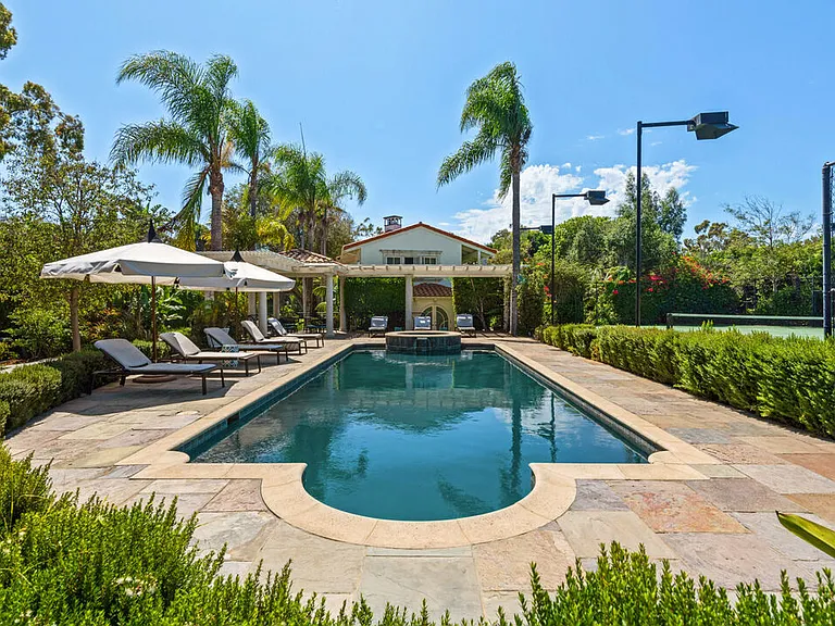 28899 Cliffside Dr — Photo 39