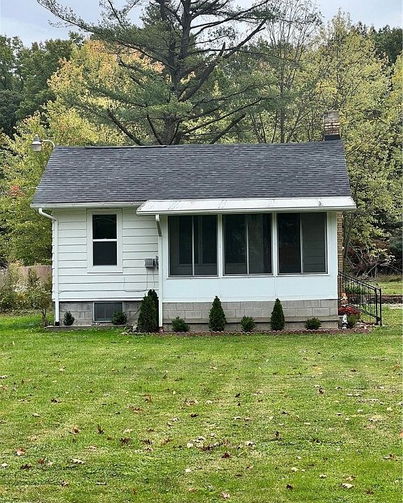 1st image of 8775 Woodland Dr