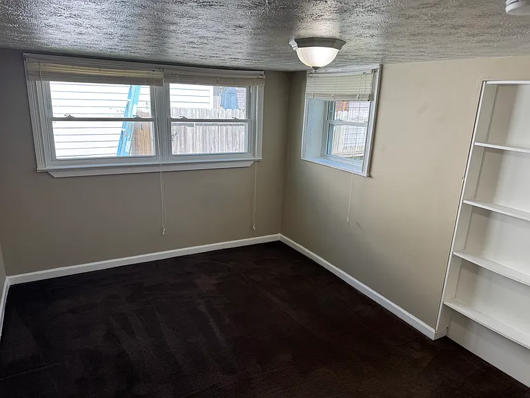 928 Jefferson St — Photo 17