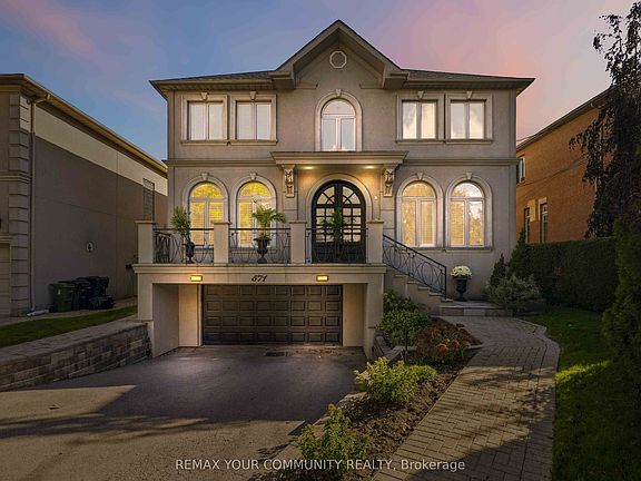 2nd image of 571 Old Orchard Grv