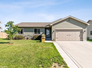 521 Prairie Ridge Dr, Huxley, IA 50124