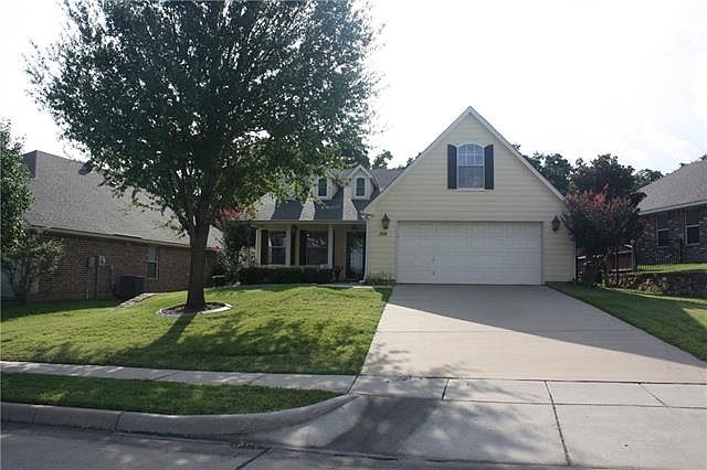 1st image of 2918 Greenway Dr