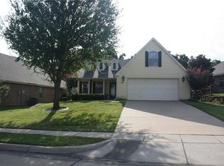 2918 Greenway Dr, Burleson, TX 76028