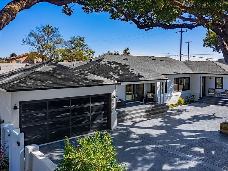 1640 Beech Ave — Photo 1