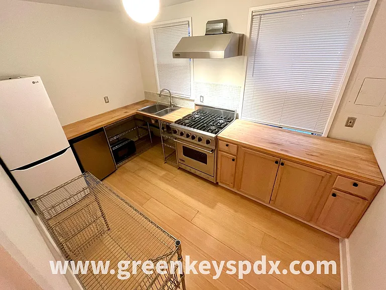 2182 NW Hoyt St #8 — Photo 6