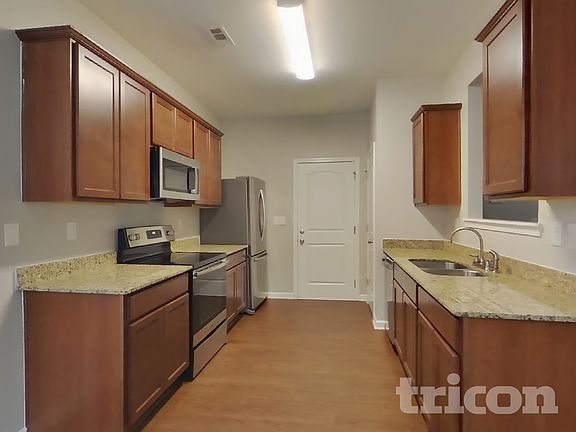 5th image of 2037 Saint Augustine Pl