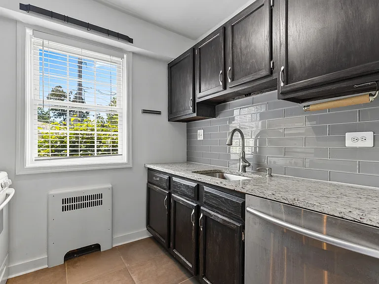 4352 N Pershing Dr — Photo 7
