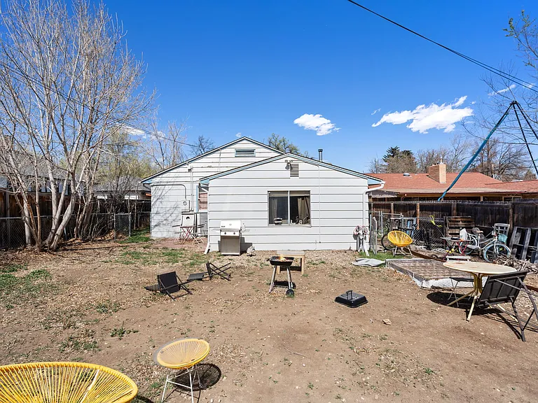821 W Mulberry St — Photo 30