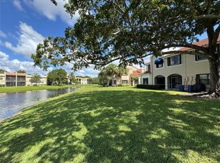 573 Racquet Club Rd APT 15, Weston, FL 33326