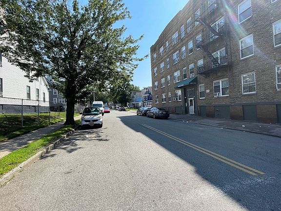 5th image of 133 N Maple Ave #202-7