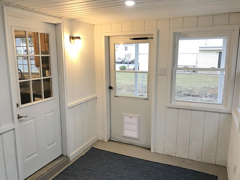 1 Lexington Ct — Photo 34