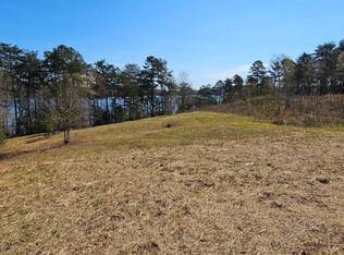 1006 N Edgewater Trl, Toccoa, GA 30577