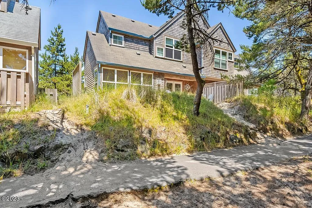 6115 Beachcomber Ln photo 1