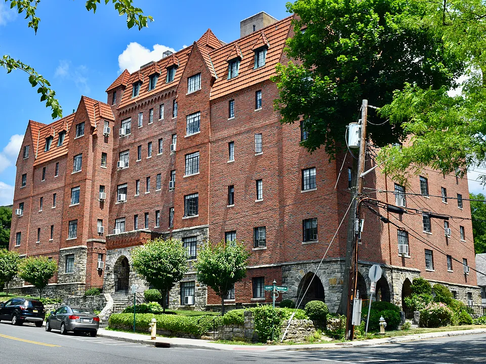 22 Latimer Ln #2B